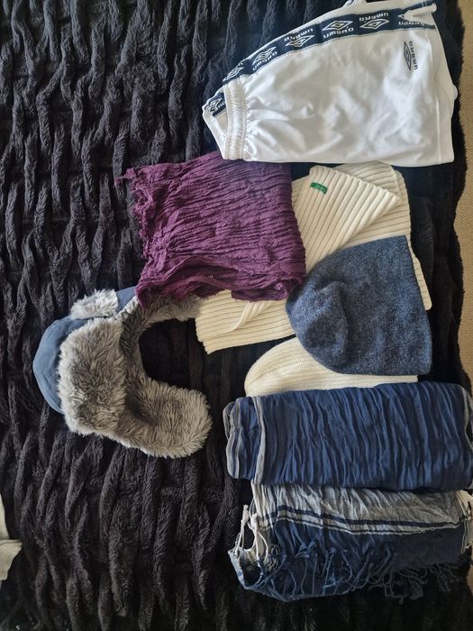 Шалове(Бенетон) и шапки, шорти Umbro