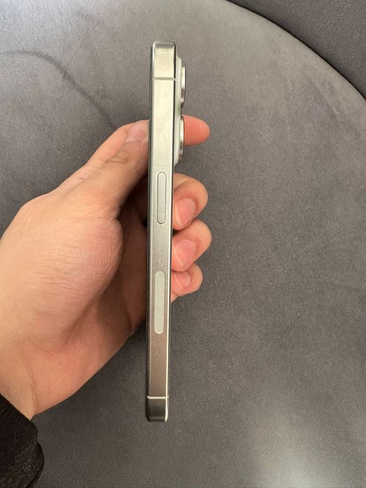 iPhone 15 Pro White piese