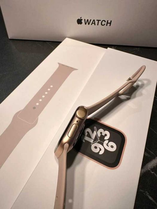 Apple Watch SE 40 mm, rose gold
Apple Watch SE 40 mm (Rose Gold)