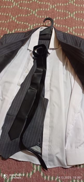 Kastyum shim qamplekt sotiladi