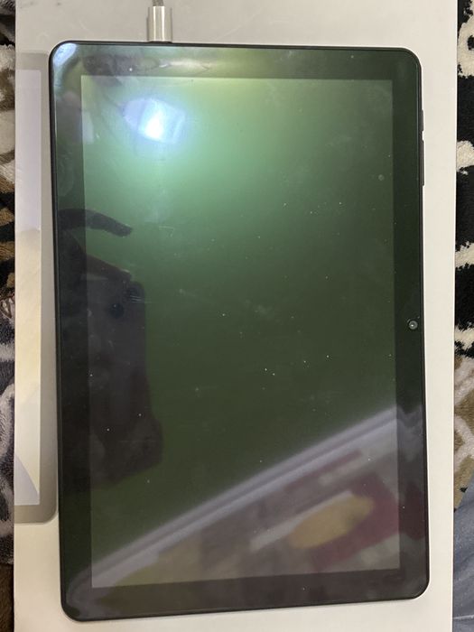 Планшет с зарядным провадом