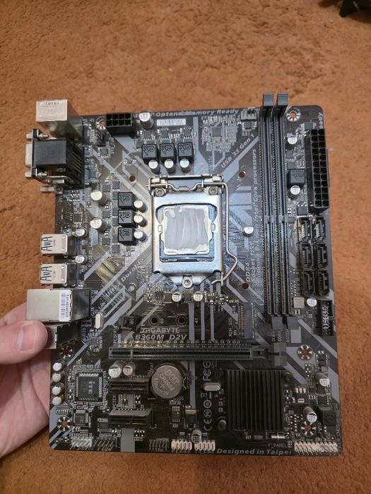 Gigabyte B360M D2V + Intel i3-8100