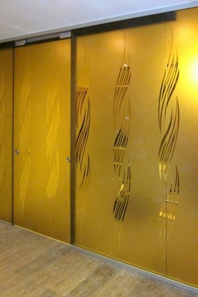 Стеклянные двери и перегородки разних вида и ассортименте !!!