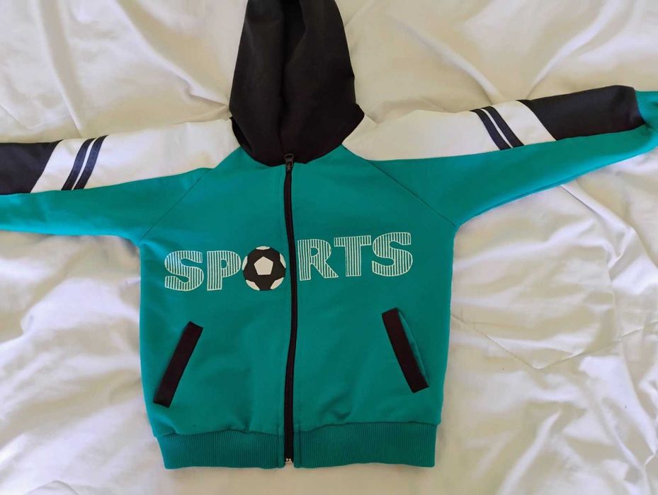 Два детски суичъра