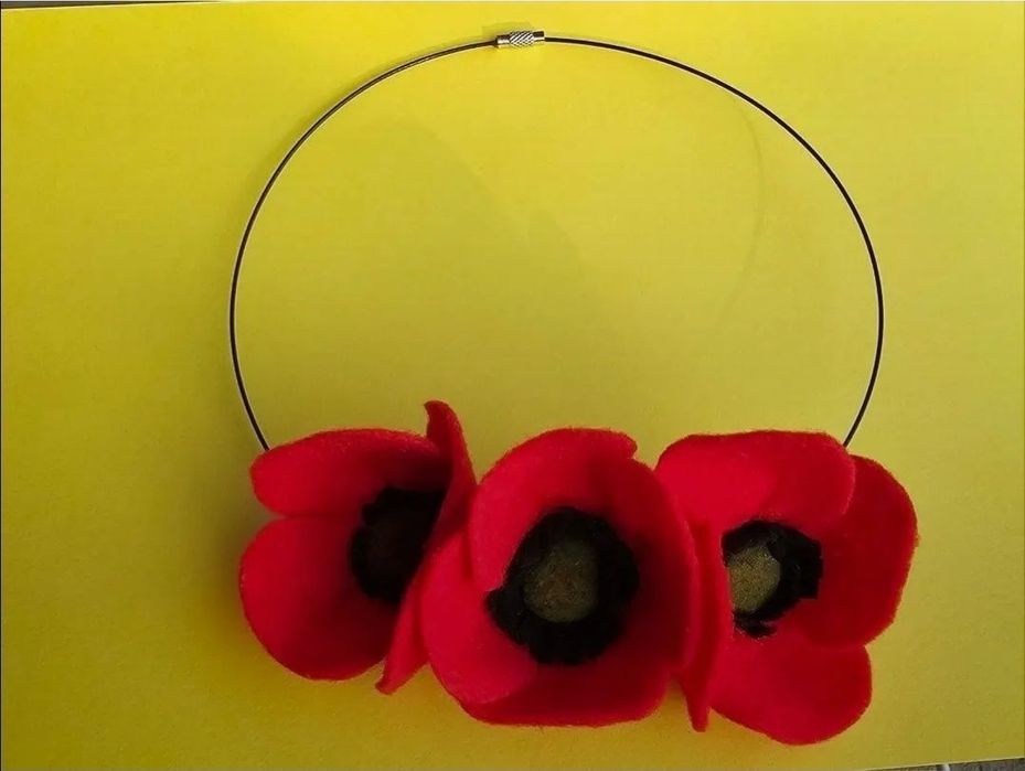 Coliere handmade cu maci/mărgele