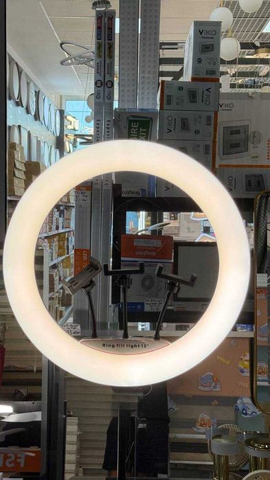 Ring Light Profesional 18" cu Trepied și 3 Suporturi pentru Telefon