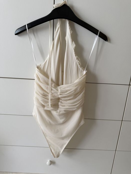 Боди ZARA бяло рипсено, черно fishnet, сребърно и драпирано
