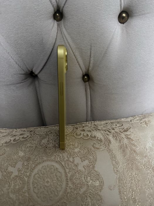 Vand iphone 14   Gelb