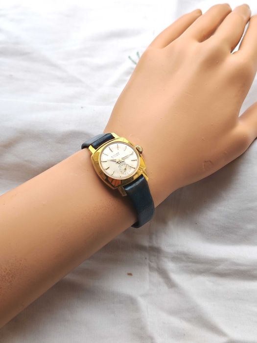 Разкошен Винтидж Швейцарски Дамски Механичен Позлатен Часовник BIFORA