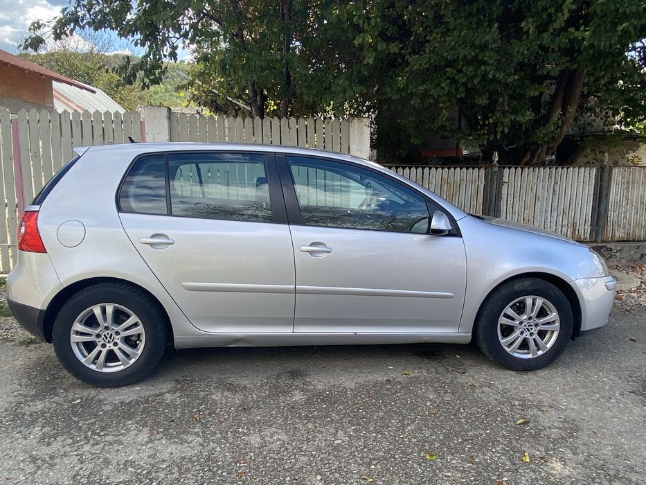 Vând Golf 5 pentru piese