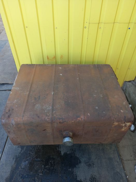 Топливный бак...