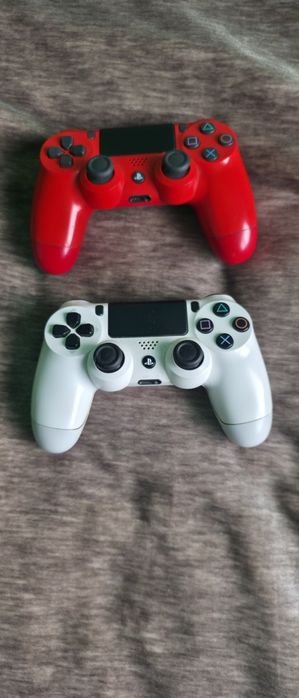 Vand PlayStation 4 cu Hard-Disk extern 2TB memorie, 24 de jocuri si 2 controllers