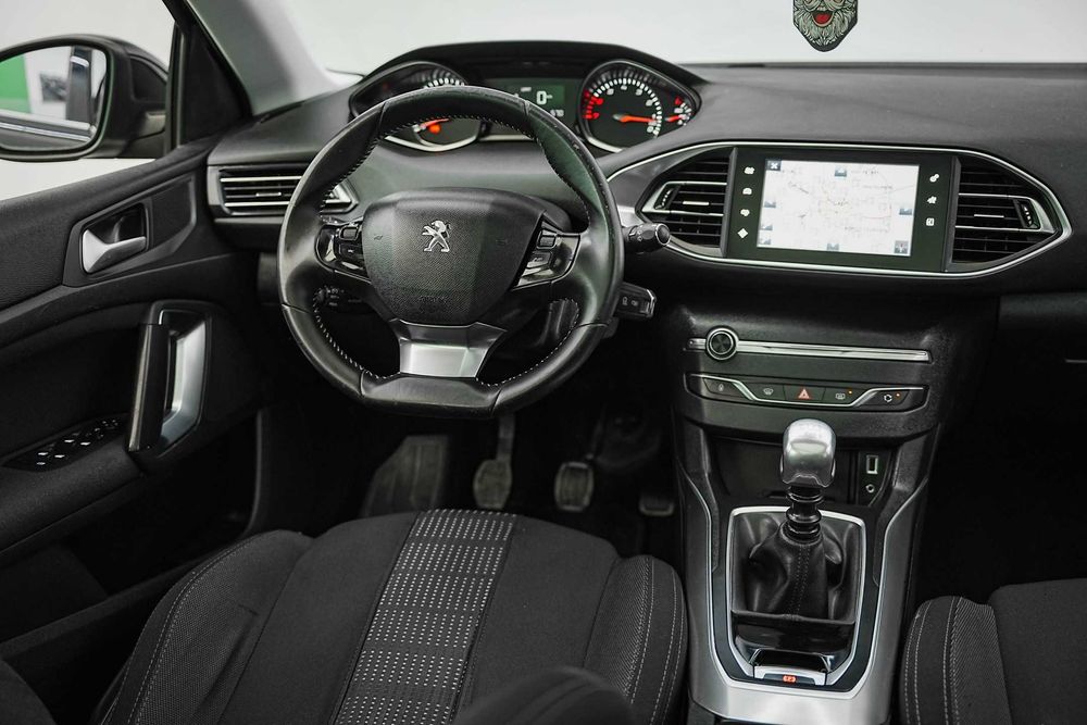 Peugeot 308 PANORAMIC 1.2 e-THP Allure 130 CP