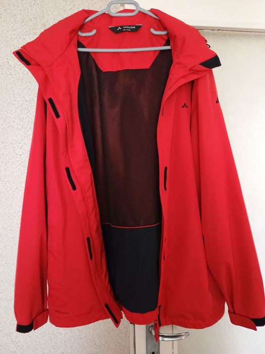 Продавам пролет/есенно яке.