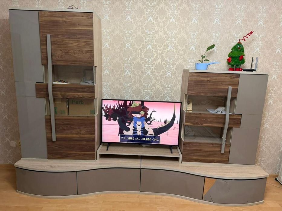 Продам гостиный шкаф