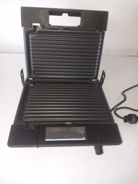 Vând grill electric