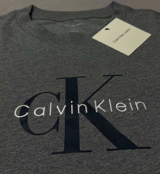 Calvin Klein тениска - нова