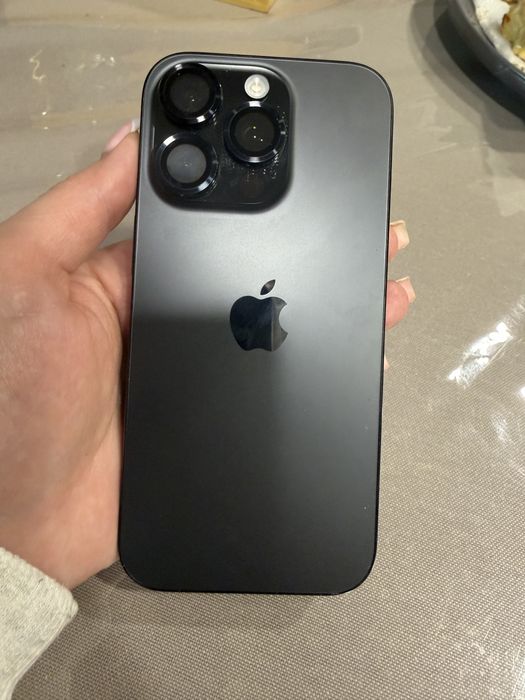 Продам в отличном состоянии Iphone 16 Pro