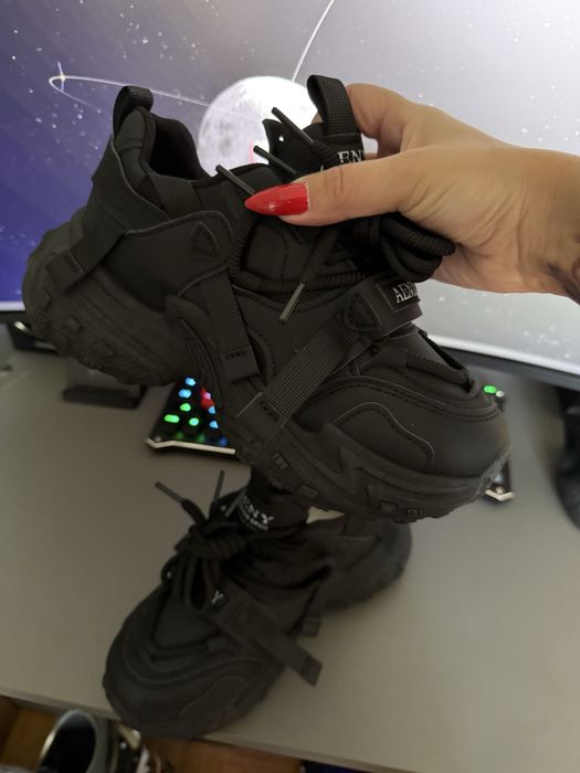 Кроссовки весна - осень