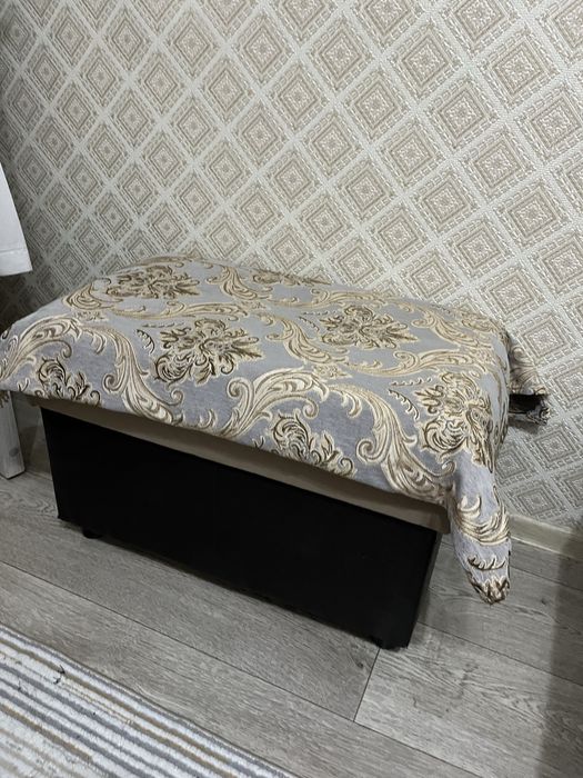 Продаю диван с креслом и пуфиком.