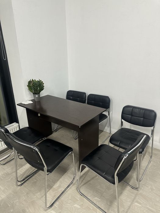 Стол и стулья 45.000 торг возможен