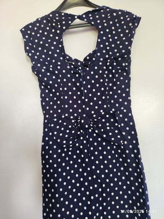 Синя рокля на точки