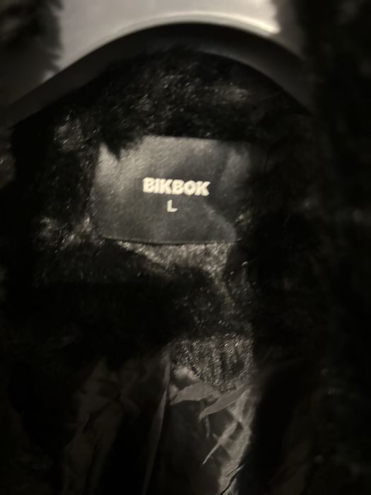 Палто еко пух черно  BikBok