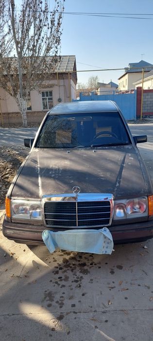 Мерседес 124 на ходу