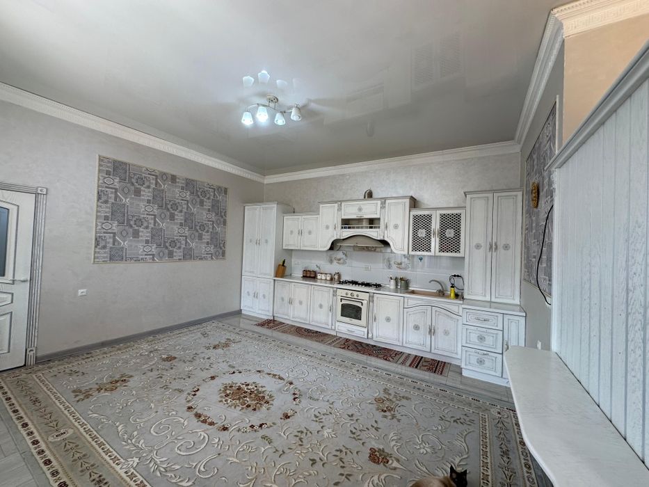 Два дома на участке в микрорайоне "САМАЛ-2".