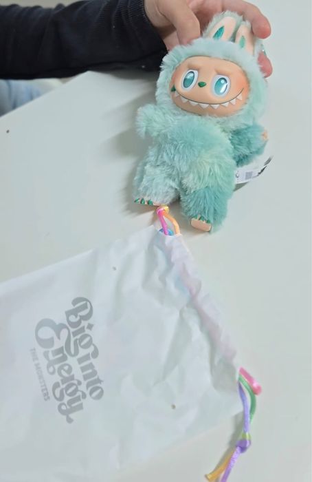 Оригинальный Labubu: Big Into Energy.