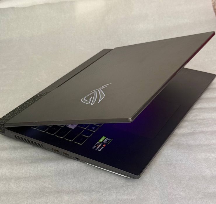 ASUS ROG Strix G17 G713RM