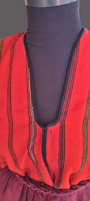 Автентична женска носия