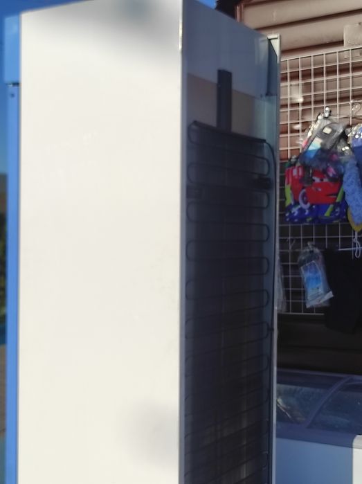 Продам  витринный холодильник