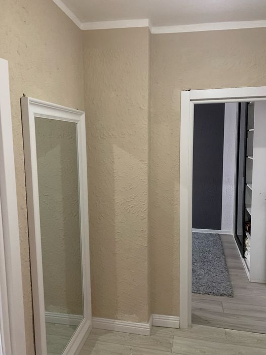 Inchiriez apartament cu trei camere