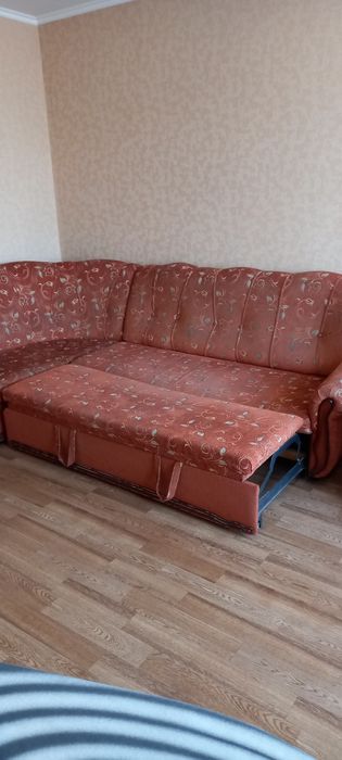 Диван угловой с креслом.