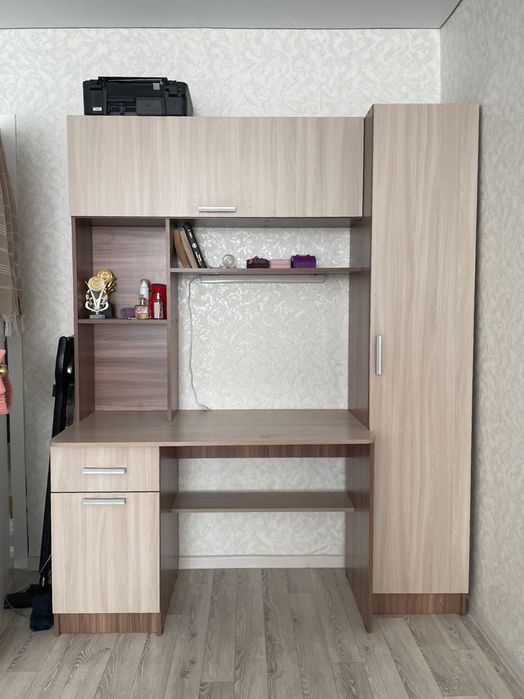 Продам   шкаф  с столом