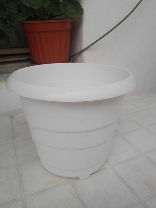 Пластмасови саксии