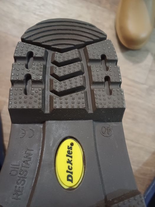 Летняя спецовка. Сапожки зимние.