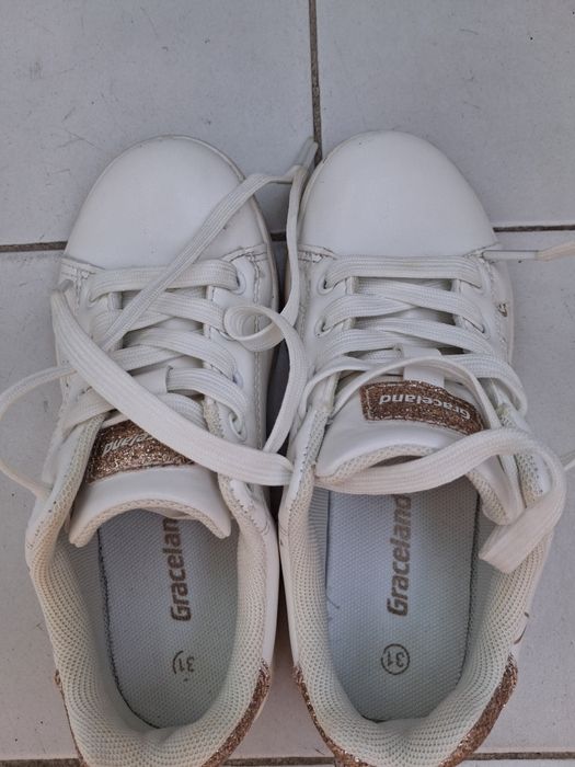 Продавам детски обувки