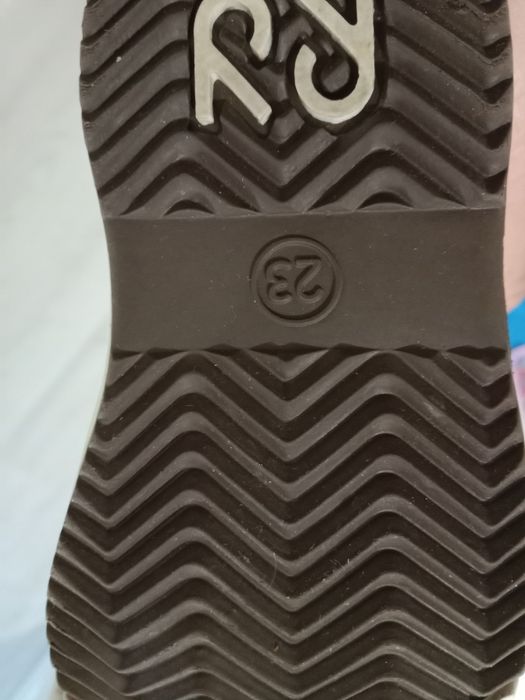 Осенние ботинки.         23 размер