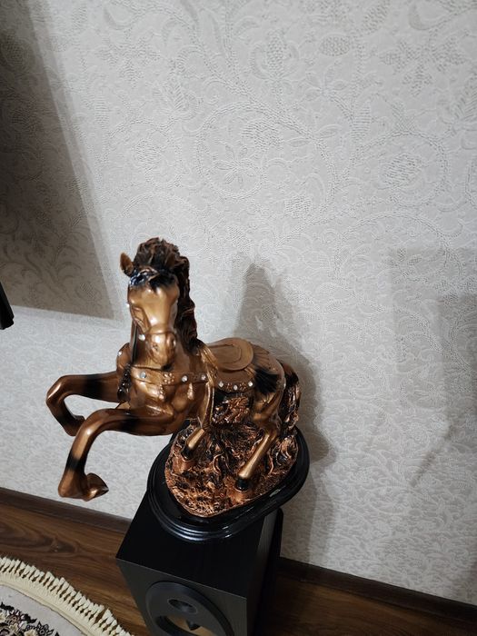 Продаю сувениры лошади 2 шт..