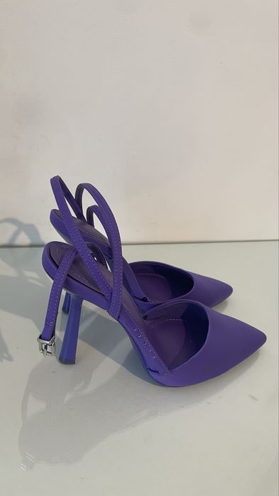 Обувки на ток Bershka с каишка