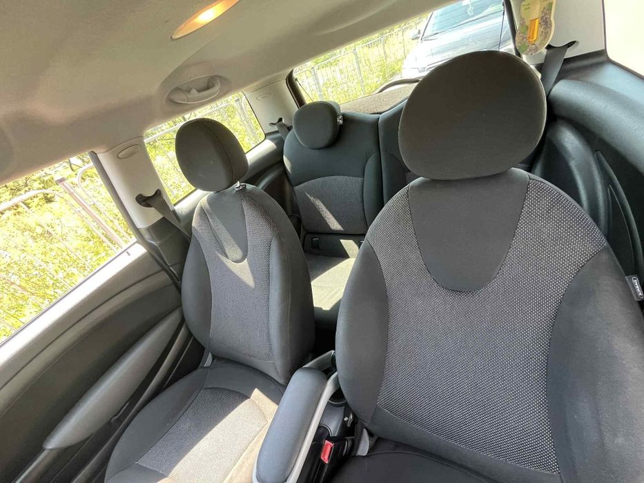 mini cooper
Motor 1.4
Putere:95cp
Combustibil:benzină
An de fabricaţ