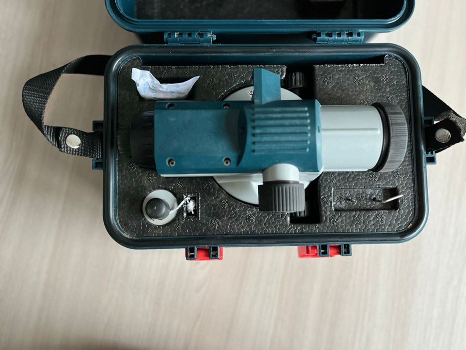 Оптический нивелир Bosch GOL 20D Professional