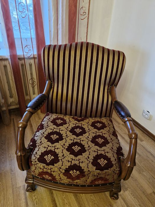 Продам мягкий уголок из чистого дерева