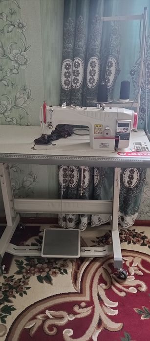 Tikuvchilik mashinasi sotiladi