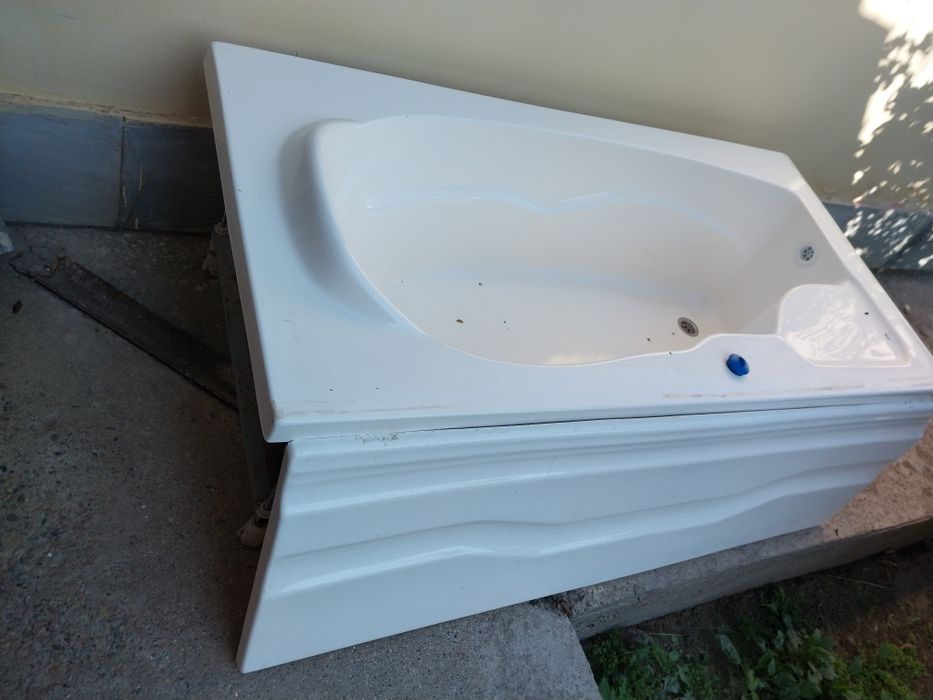 Ванна акриловая белая