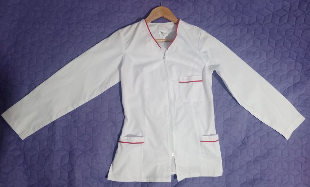 Bluză medicală XS NOUĂ cu mânecă lunga