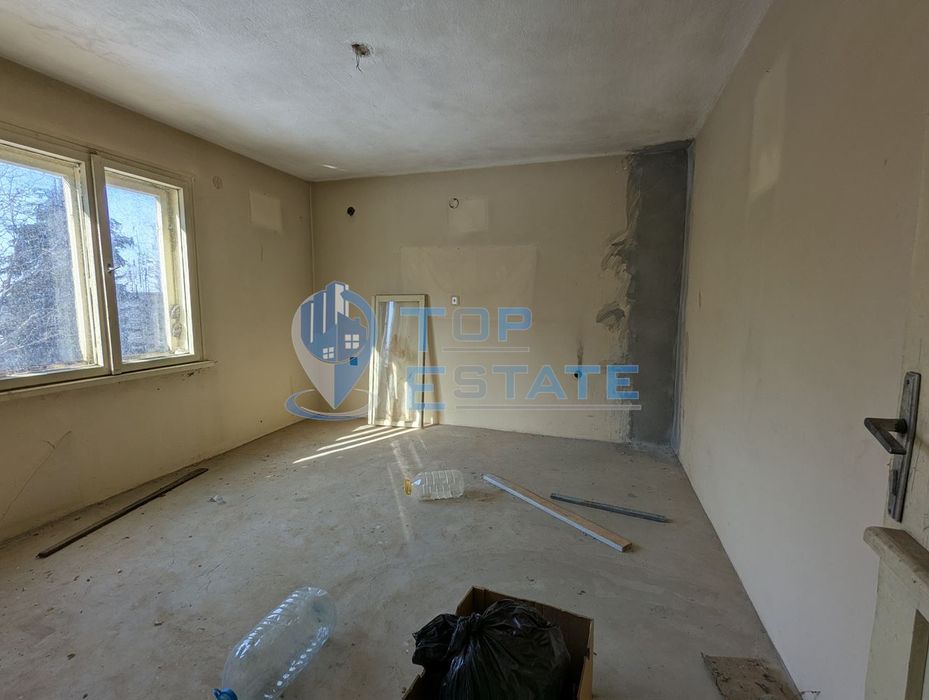 Двуетажна масивна къща с красива гледка в град Борово, област Русе