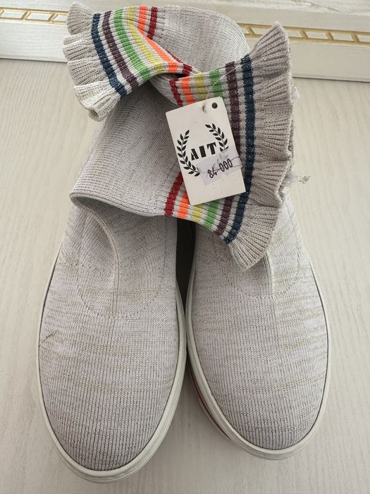 Кроссовки новые с этикеткой